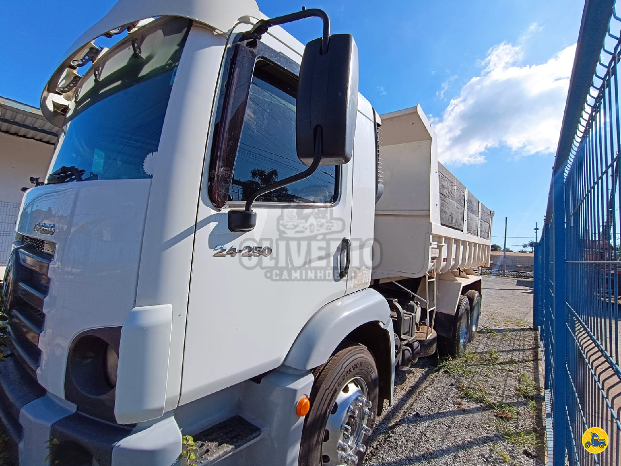 VW 24250 de Olivério Caminhões