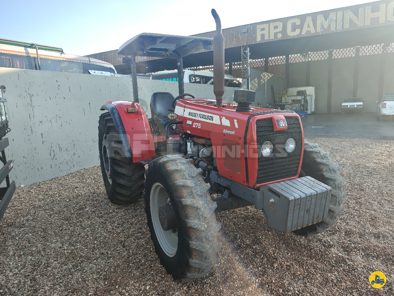 TRATOR MASSEY FERGUSON MF 275 Tração 4x4 RP Comércio de Caminhões MACATUBA SÃO PAULO SP