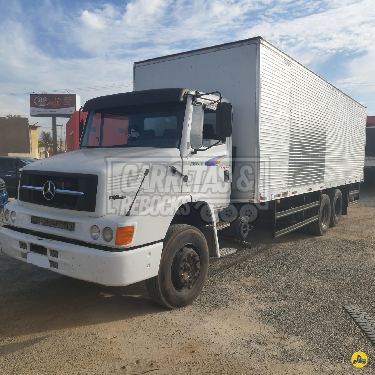 CAMINHAO MERCEDES-BENZ MB 1620 Baú Furgão Truck 6x2 Carretas & Rebocks  GOIANIA GOIAS GO
