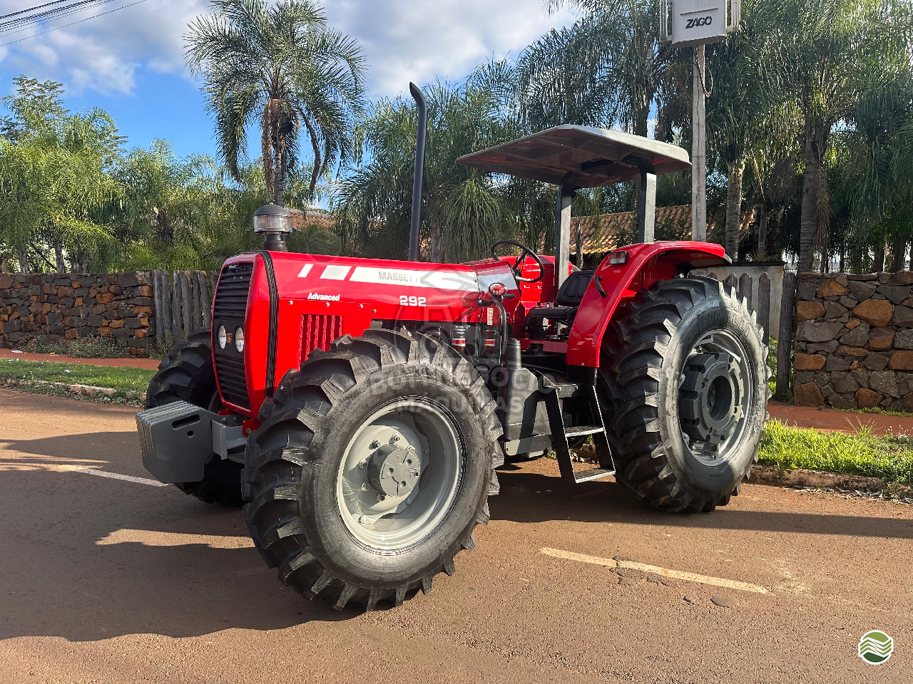 TRATOR MASSEY FERGUSON MF 292 Tração 4x4 Bom Negócio Máquinas MONTE CARMELO MINAS GERAIS MG