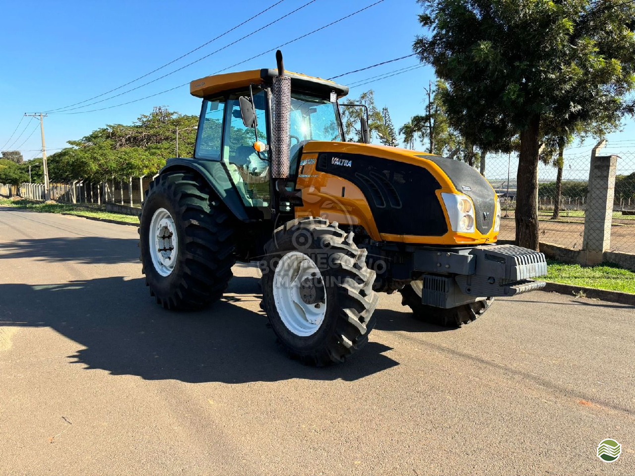TRATOR VALTRA VALTRA BM 125 Tração 4x4 Bom Negócio Máquinas MONTE CARMELO MINAS GERAIS MG