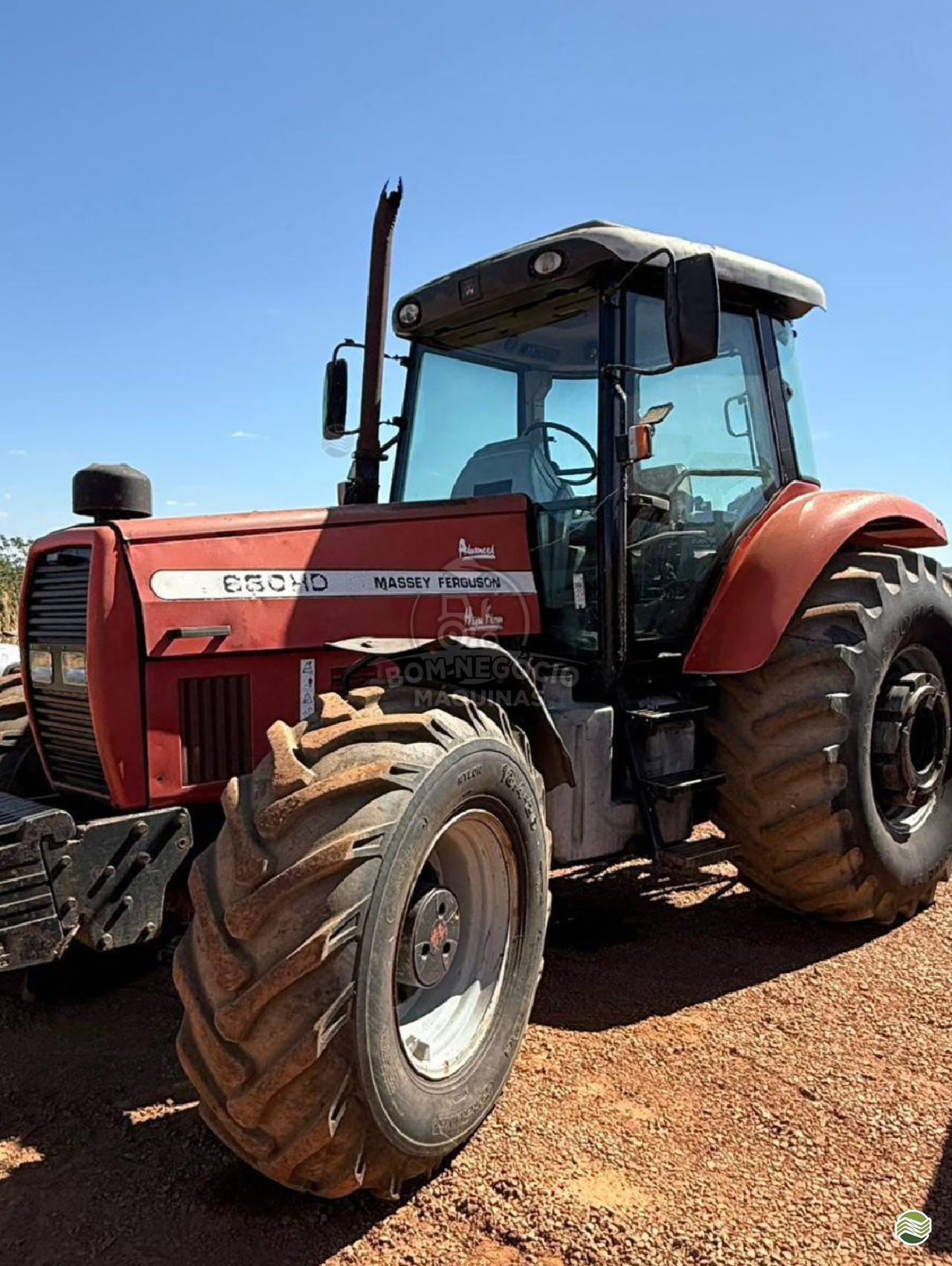 TRATOR MASSEY FERGUSON MF 680 Tração 4x4 Bom Negócio Máquinas MONTE CARMELO MINAS GERAIS MG
