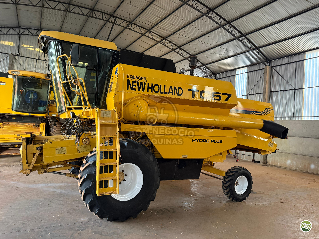 COLHEITADEIRA NEW HOLLAND TC 57 Bom Negócio Máquinas MONTE CARMELO MINAS GERAIS MG