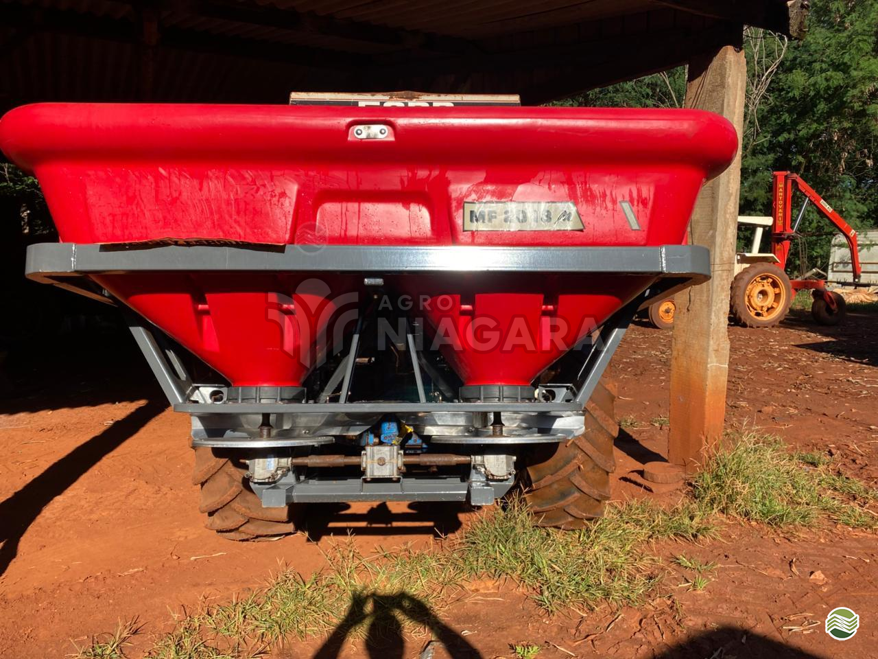 IMPLEMENTOS AGRICOLAS DISTRIBUIDOR FERTILIZANTES DISCO DUPLO Agro Niagara LONDRINA PARANÁ PR