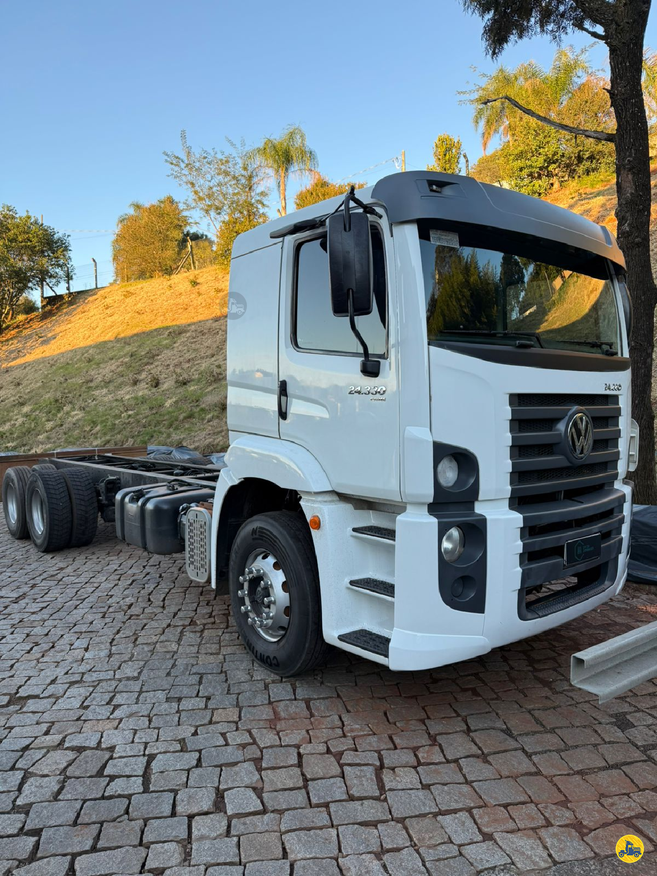 CAMINHAO VOLKSWAGEN VW 24330 Chassis Cavalo 6x2 Cia de Caminhões BARRA VELHA SANTA CATARINA SC
