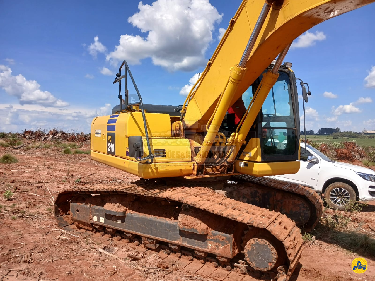 ESCAVADEIRA KOMATSU PC210 Caminhões & Camionetas PASSO FUNDO RIO GRANDE DO SUL RS