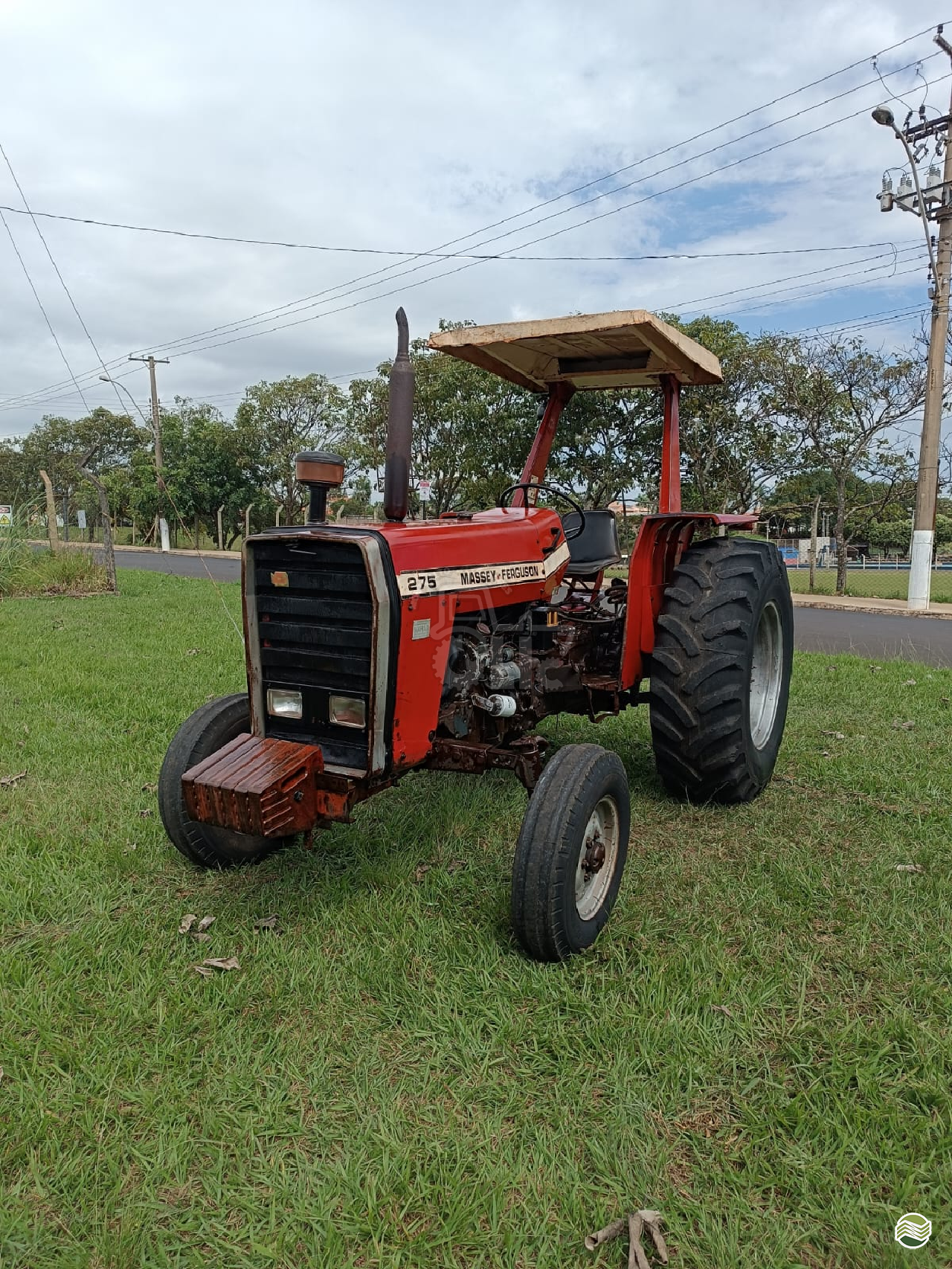 MF 275 de Monte Alto Tratores