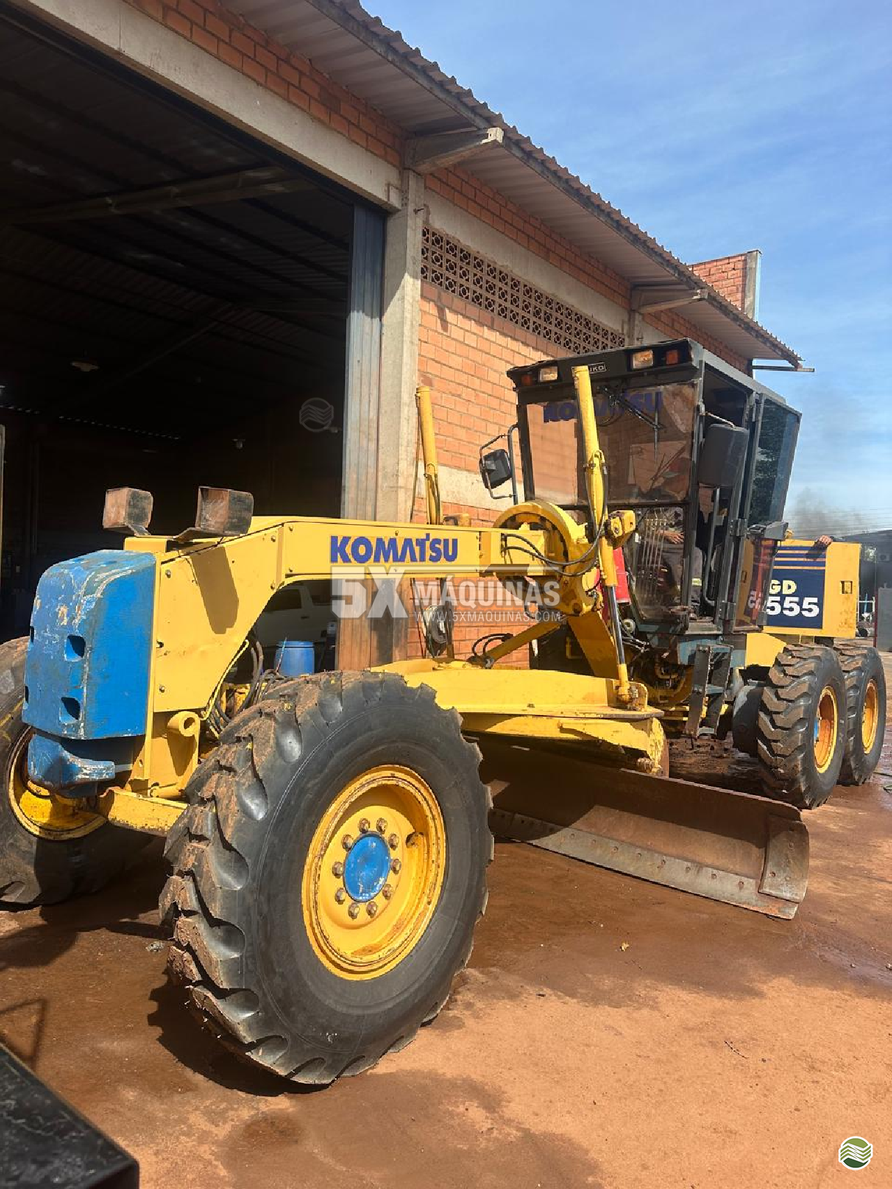 MOTONIVELADORA KOMATSU GD555-3 5X Máquinas  CAMPO GRANDE MATO GROSSO DO SUL MS