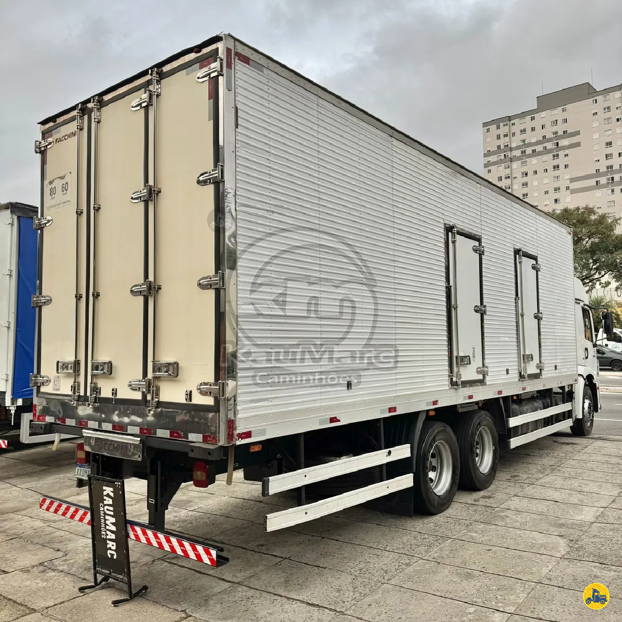 CARROCERIA SOBRE CHASSI  TRUCK BAU FRIGORIFICO Kaumarc Caminhões SAO PAULO SÃO PAULO SP