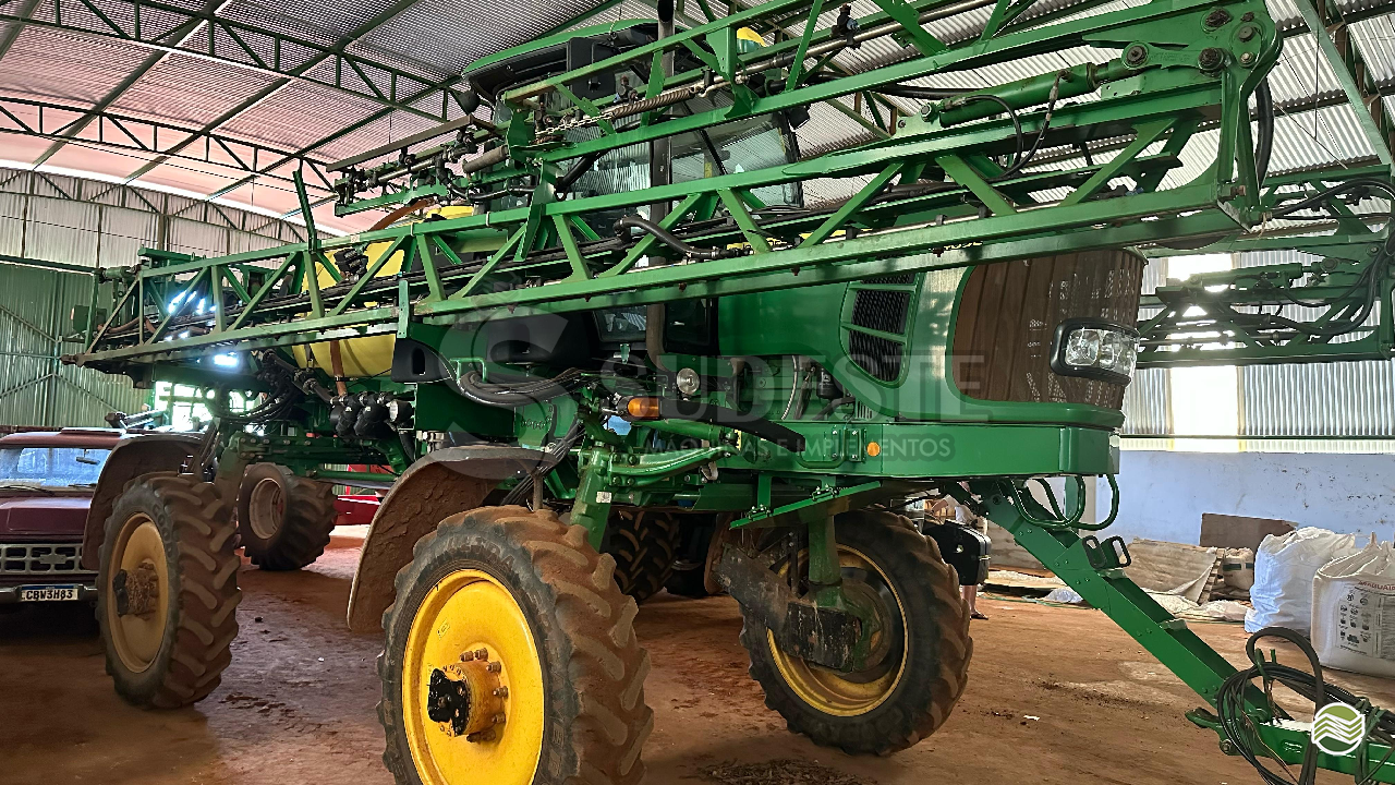 PULVERIZADOR JOHN DEERE JOHN DEERE M4025 Tração 4x4 Sudeste Máquinas e Implementos CATALAO GOIAS GO