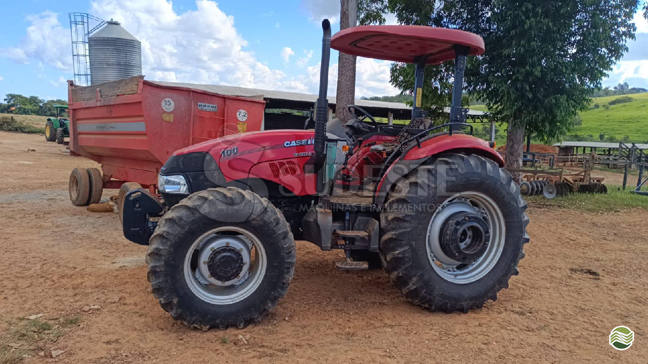 TRATOR CASE CASE Farmall 100 Tração 4x4 Sudeste Máquinas e Implementos CATALAO GOIAS GO