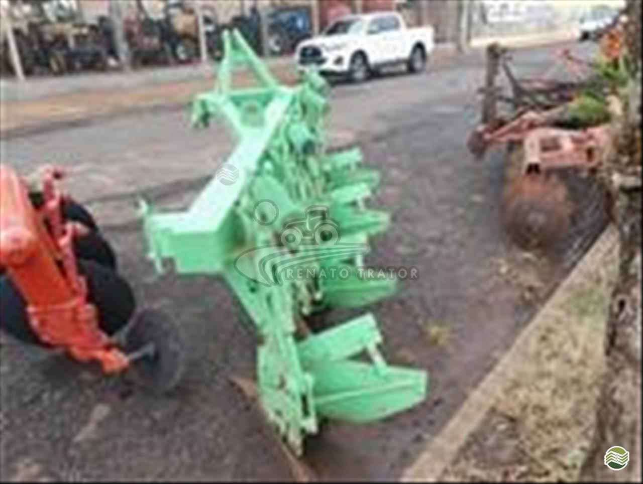 IMPLEMENTOS AGRICOLAS SUBSOLADOR 4 HASTES Renato Trator IBITINGA SÃO PAULO SP
