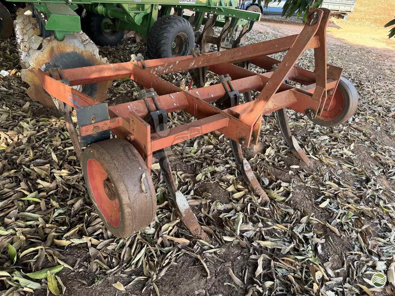 IMPLEMENTOS AGRICOLAS SUBSOLADOR 7 HASTES Renato Trator IBITINGA SÃO PAULO SP