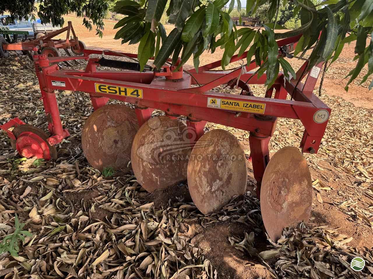 IMPLEMENTOS AGRICOLAS ARADO 4 DISCOS FIXO Renato Trator IBITINGA SÃO PAULO SP