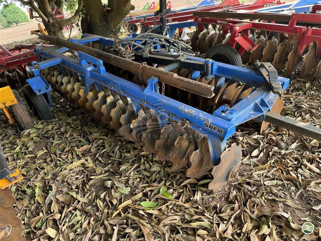 IMPLEMENTOS AGRICOLAS GRADE NIVELADORA NIVELADORA 44 DISCOS Renato Trator IBITINGA SÃO PAULO SP