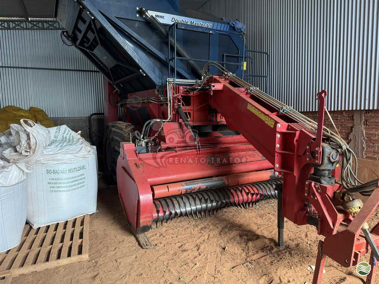 IMPLEMENTOS AGRICOLAS COLHEDORAS MIAC DOUBLE MASTER IV Renato Trator IBITINGA SÃO PAULO SP