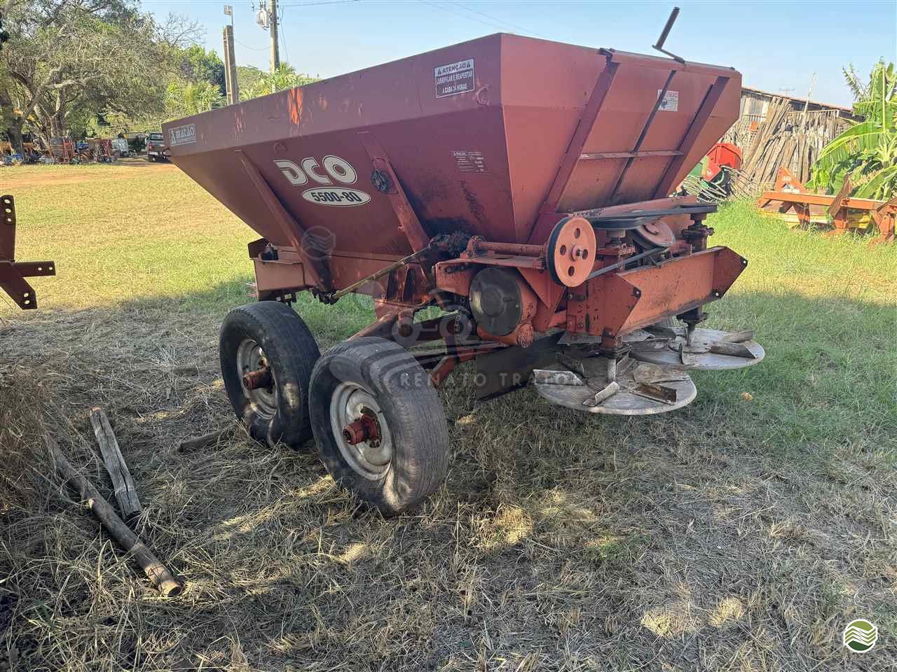 IMPLEMENTOS AGRICOLAS DISTRIBUIDOR CALCÁRIO 5500 Kg Renato Trator IBITINGA SÃO PAULO SP