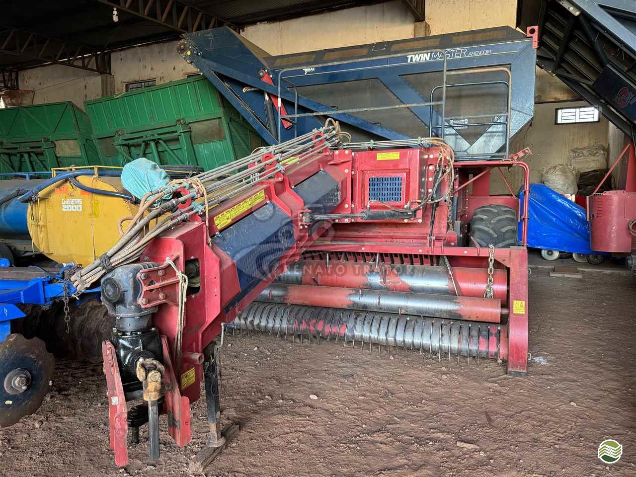 IMPLEMENTOS AGRICOLAS COLHEDORAS MIAC DOUBLE MASTER IV Renato Trator IBITINGA SÃO PAULO SP