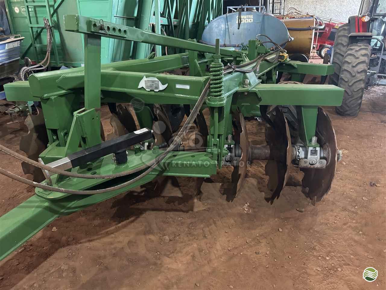 IMPLEMENTOS AGRICOLAS GRADE INTERMEDIÁRIA INTERMEDIÁRIA 16 DISCOS Renato Trator IBITINGA SÃO PAULO SP