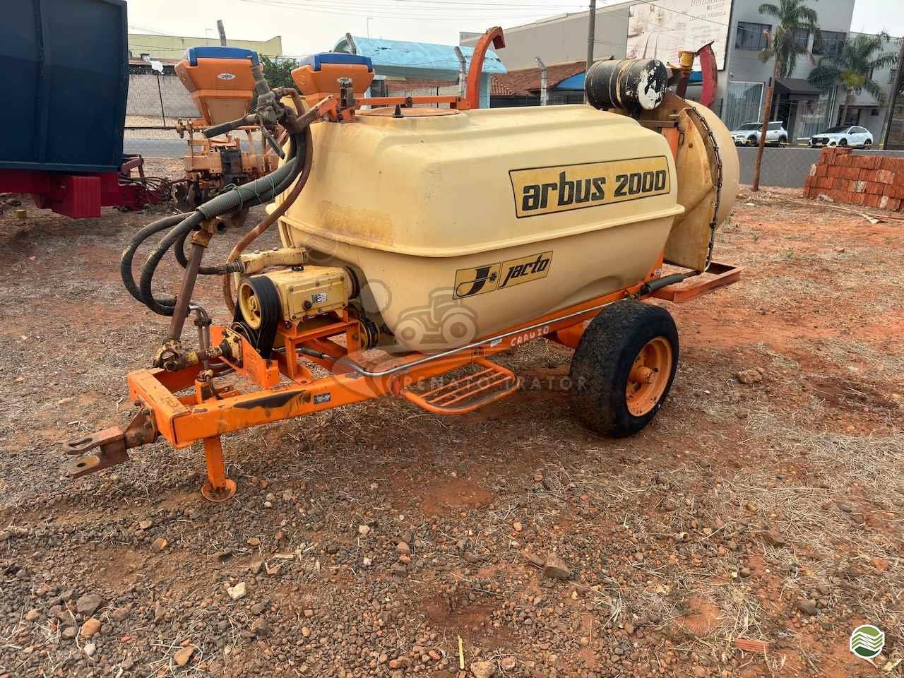 PULVERIZADOR JACTO ARBUS 2000 Tração 4x2 Renato Trator IBITINGA SÃO PAULO SP
