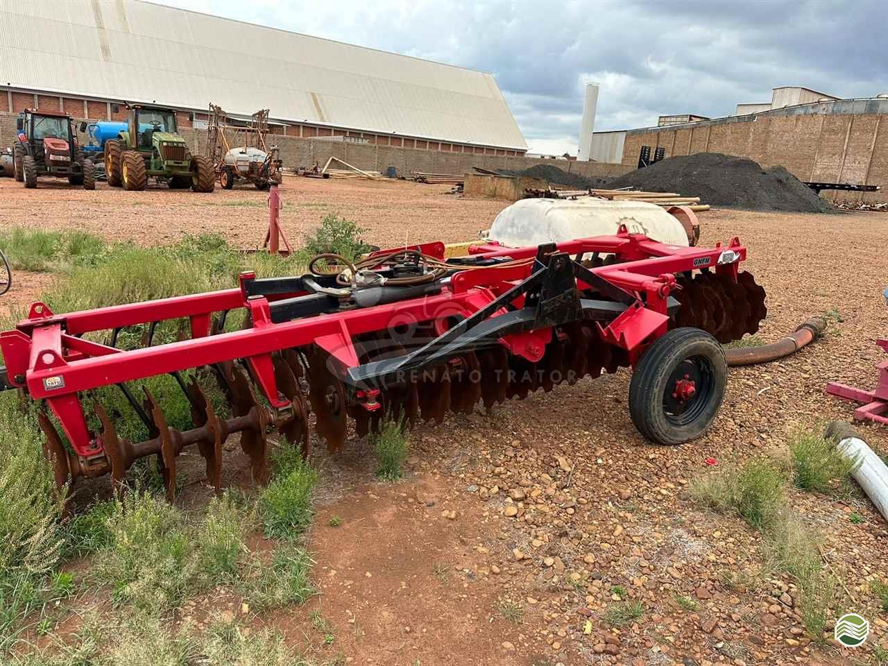 IMPLEMENTOS AGRICOLAS GRADE NIVELADORA NIVELADORA 48 DISCOS Renato Trator IBITINGA SÃO PAULO SP