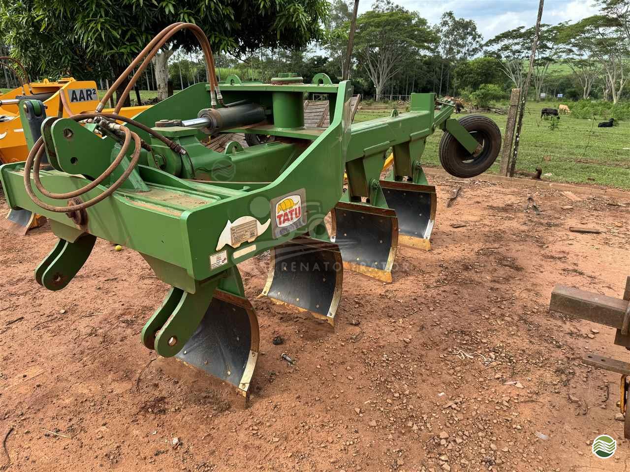 IMPLEMENTOS AGRICOLAS ARADO 4 DISCOS FIXO Renato Trator IBITINGA SÃO PAULO SP