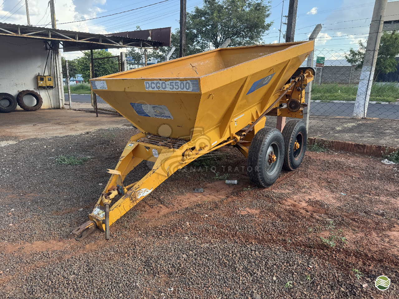 IMPLEMENTOS AGRICOLAS DISTRIBUIDOR CALCÁRIO 5500 Kg Renato Trator IBITINGA SÃO PAULO SP