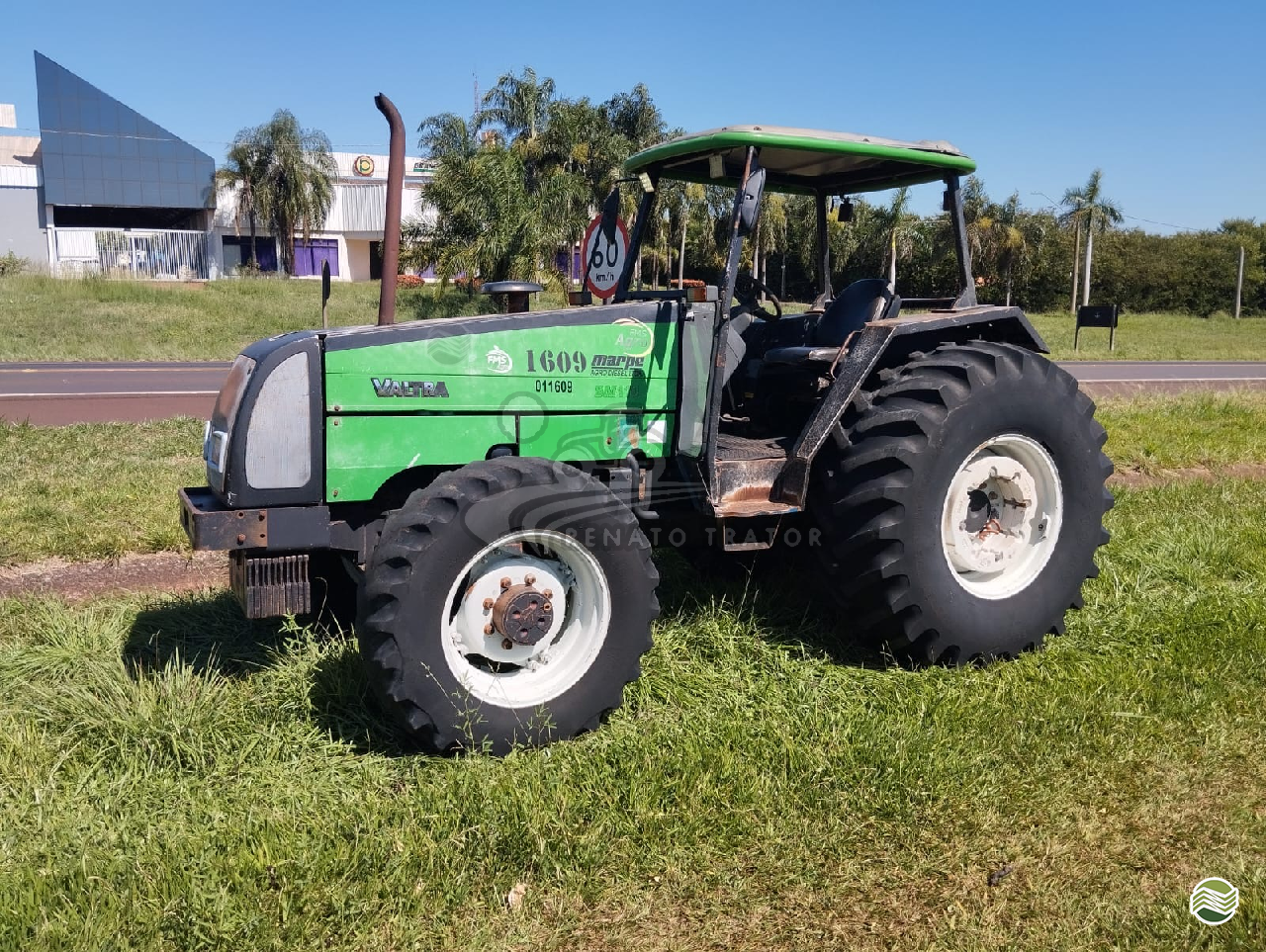 TRATOR VALTRA VALTRA BM 110 Tração 4x4 Renato Trator IBITINGA SÃO PAULO SP