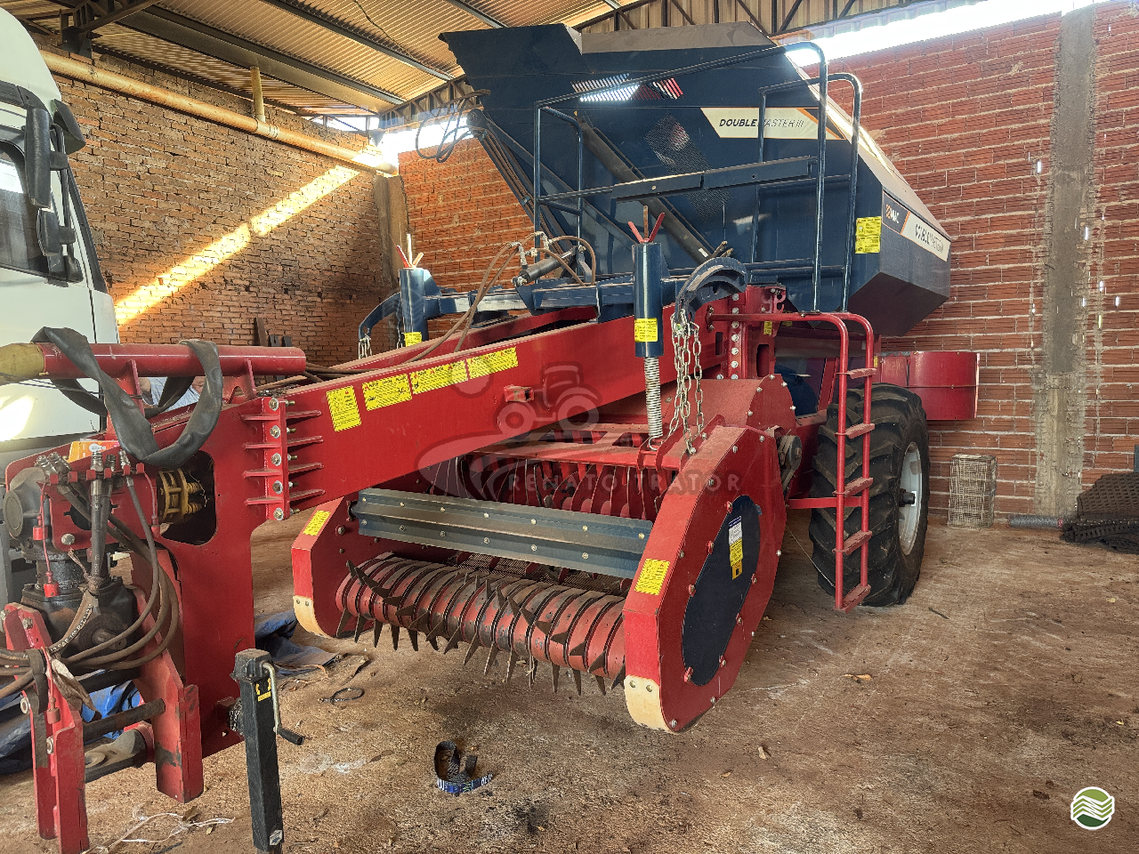 IMPLEMENTOS AGRICOLAS COLHEDORAS MIAC DOUBLE MASTER III Renato Trator IBITINGA SÃO PAULO SP