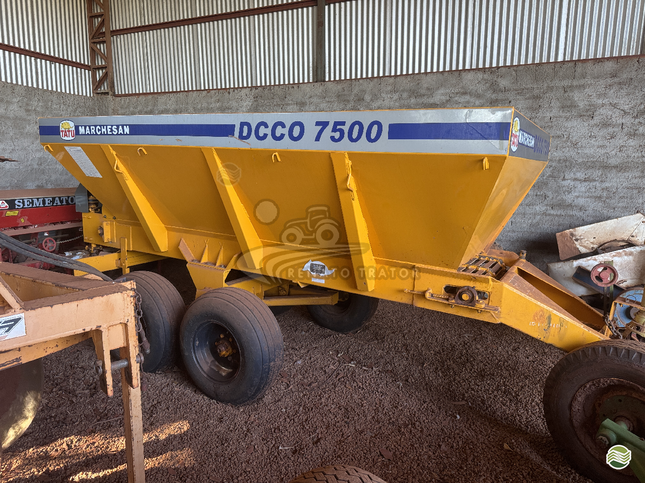 IMPLEMENTOS AGRICOLAS DISTRIBUIDOR CALCÁRIO 7500 Kg Renato Trator IBITINGA SÃO PAULO SP