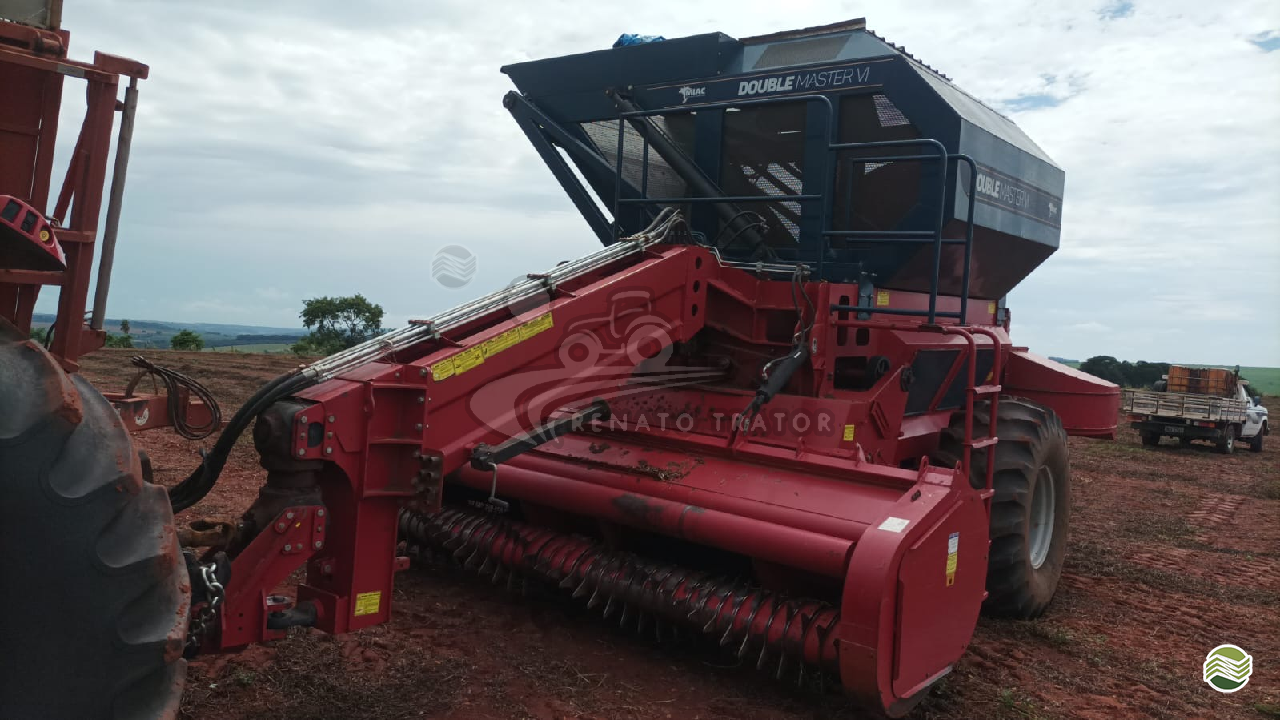 EQUIPAMENTOS AMENDOIM COLHEDEIRA DE AMENDOIM Renato Trator IBITINGA SÃO PAULO SP