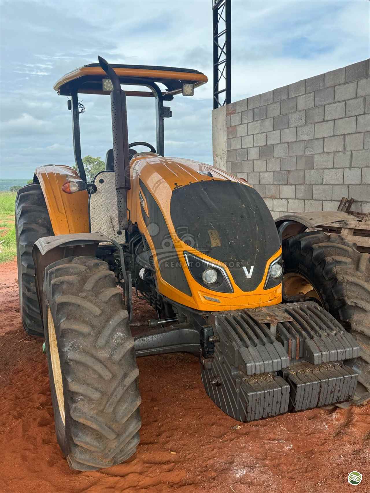 TRATOR VALTRA VALTRA A114 Tração 4x4 Renato Trator IBITINGA SÃO PAULO SP