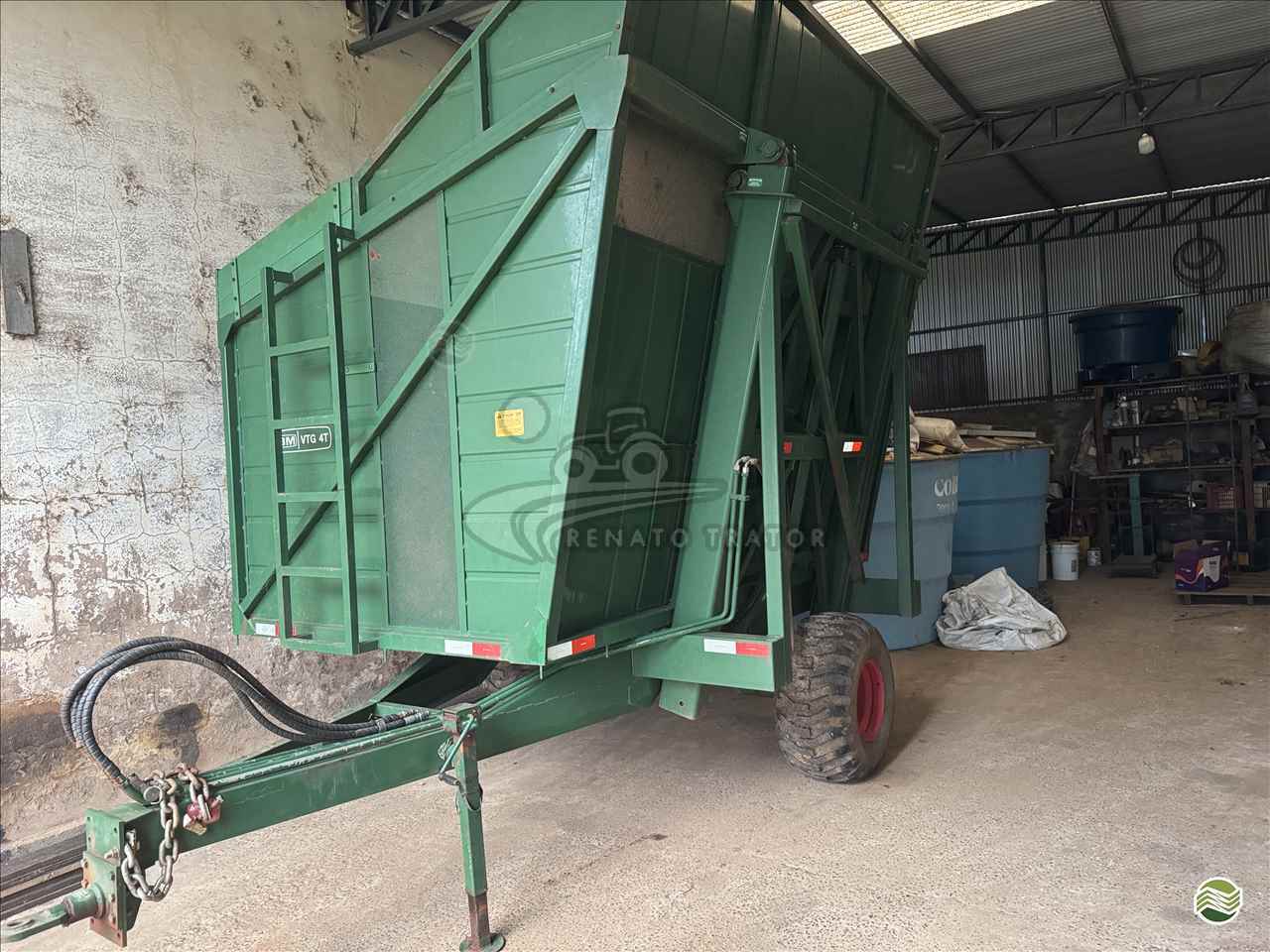 IMPLEMENTOS AGRICOLAS TRANSBORDO TRANSBORDO DE AMENDOIN Renato Trator IBITINGA SÃO PAULO SP
