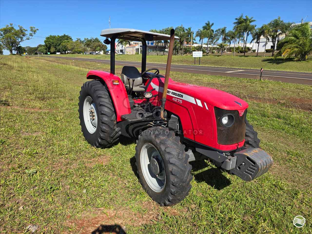 TRATOR MASSEY FERGUSON MF 4275 Tração 4x4 Renato Trator IBITINGA SÃO PAULO SP
