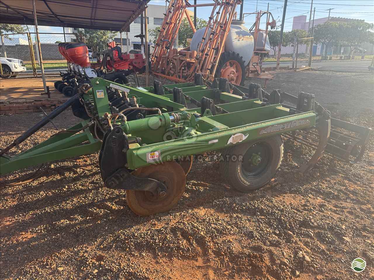 IMPLEMENTOS AGRICOLAS SUBSOLADOR 7 HASTES DISCO CORTE Renato Trator IBITINGA SÃO PAULO SP