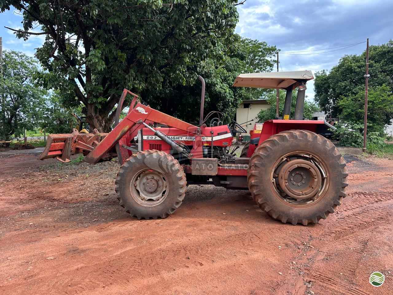 TRATOR MASSEY FERGUSON MF 292 Tração 4x4 Renato Trator IBITINGA SÃO PAULO SP