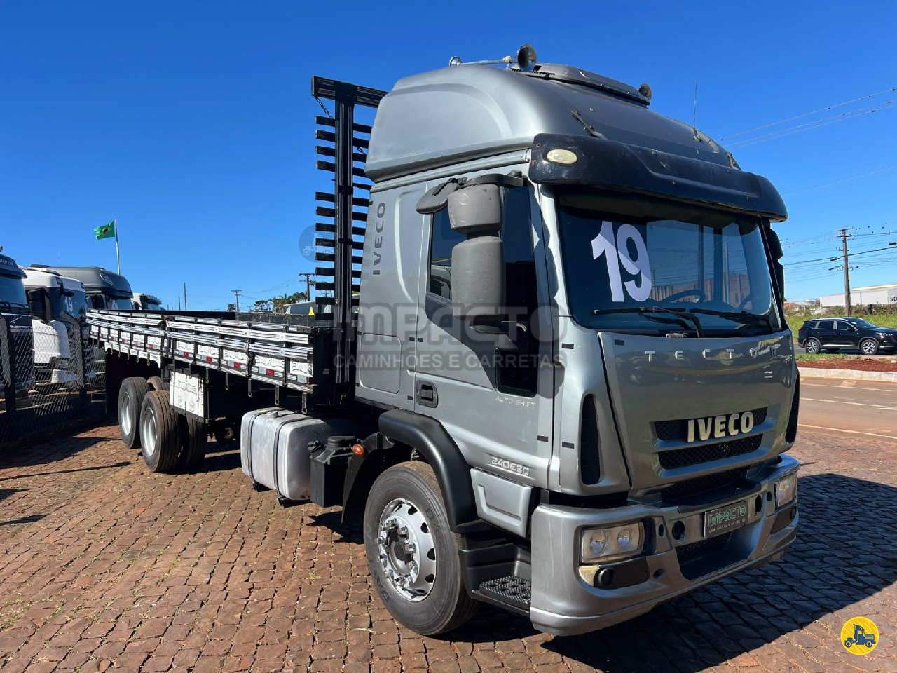 CAMINHAO IVECO TECTOR 240E30 Grade Baixa Truck 6x2 Impacto Caminhões e Carretas LONDRINA PARANÁ PR