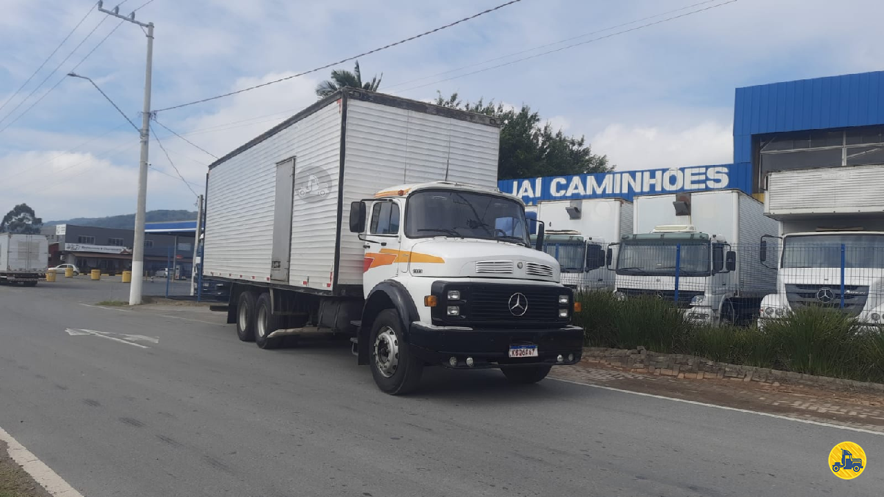 CAMINHAO MERCEDES-BENZ MB 1113 Baú Furgão Truck 6x2 Itajai Caminhões NAVEGANTES SANTA CATARINA SC