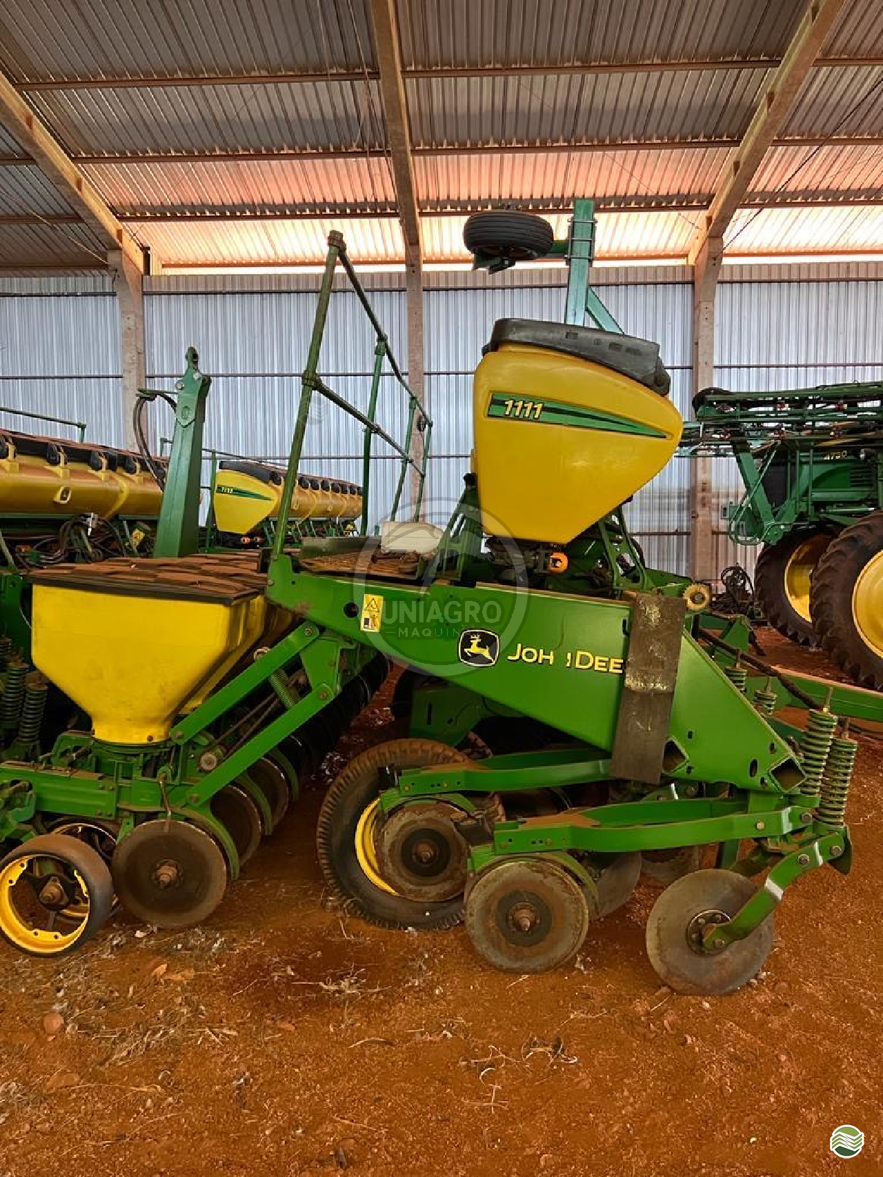 PLANTADEIRA JOHN DEERE PLANTADEIRAS 1111 Uniagro Máquinas MOGI DAS CRUZES SÃO PAULO SP
