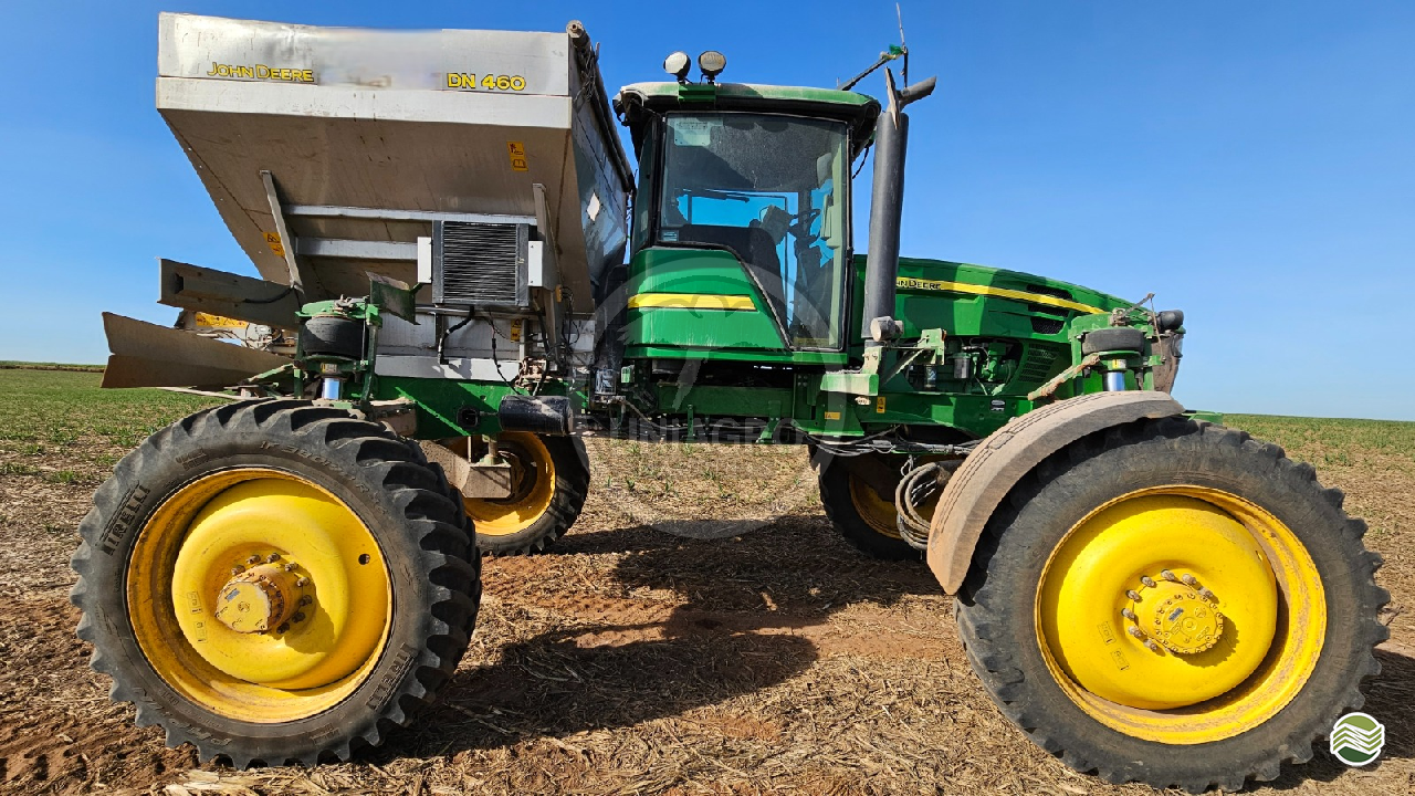 DISTRIBUIDOR AUTOPROPELIDO JOHN DEERE DISTRIBUIDOR M4040DN Uniagro Máquinas MOGI DAS CRUZES SÃO PAULO SP