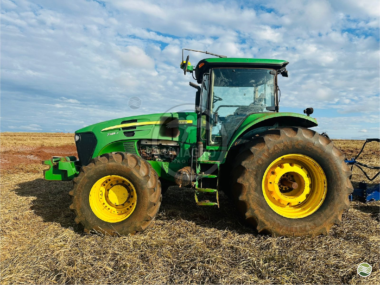 TRATOR JOHN DEERE JOHN DEERE 7230J Tração 4x4 Uniagro Máquinas MOGI DAS CRUZES SÃO PAULO SP
