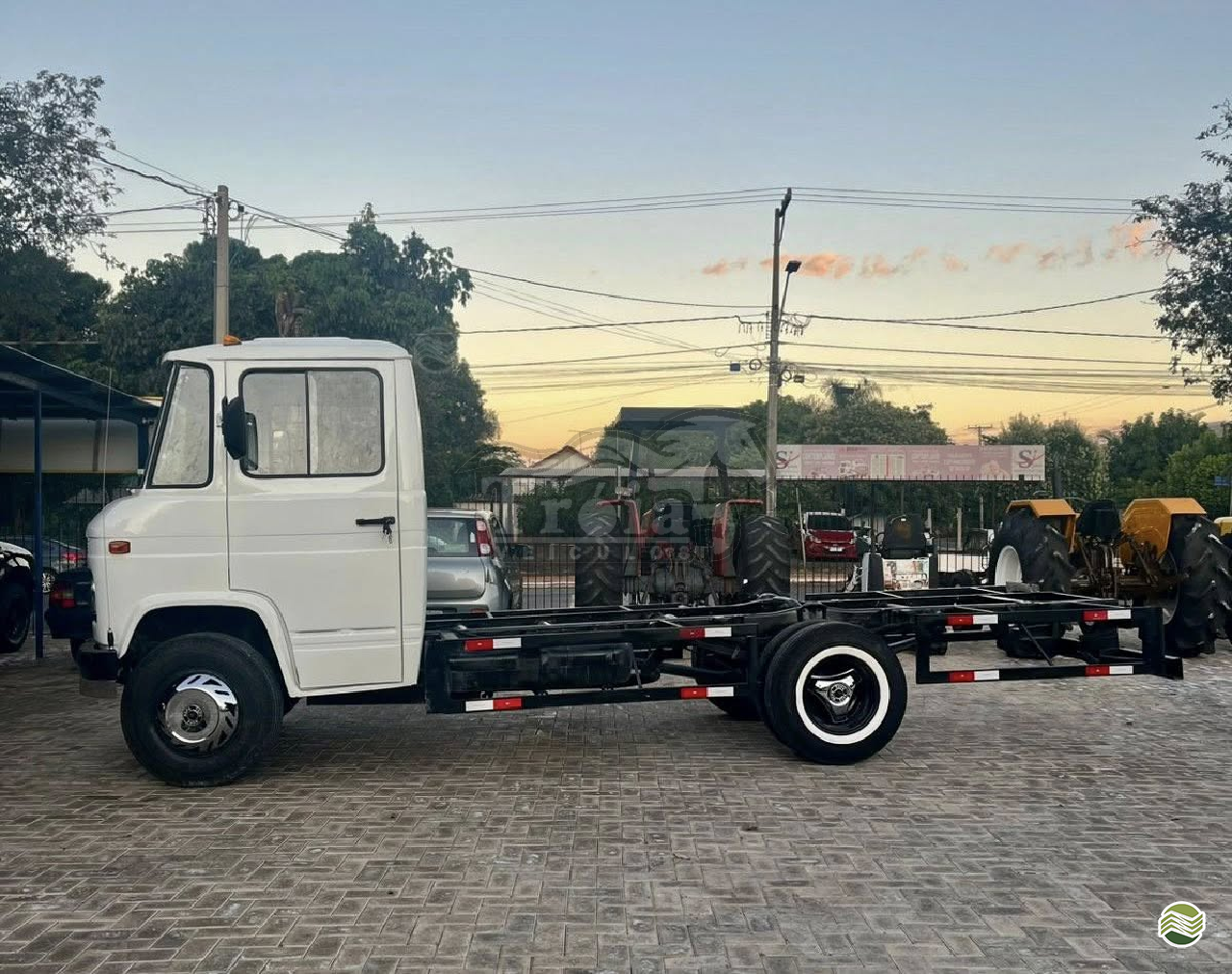 CAMINHAO MERCEDES-BENZ MB 608 Chassis 3/4 4x2 Troia Veiculos  PATO BRAGADO PARANÁ PR