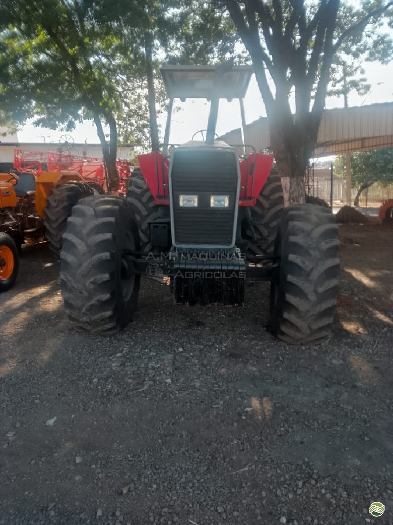 TRATOR MASSEY FERGUSON MF 680 Tração 4x4 A.M. Máquinas Agrícolas   PONTA GROSSA PARANÁ PR