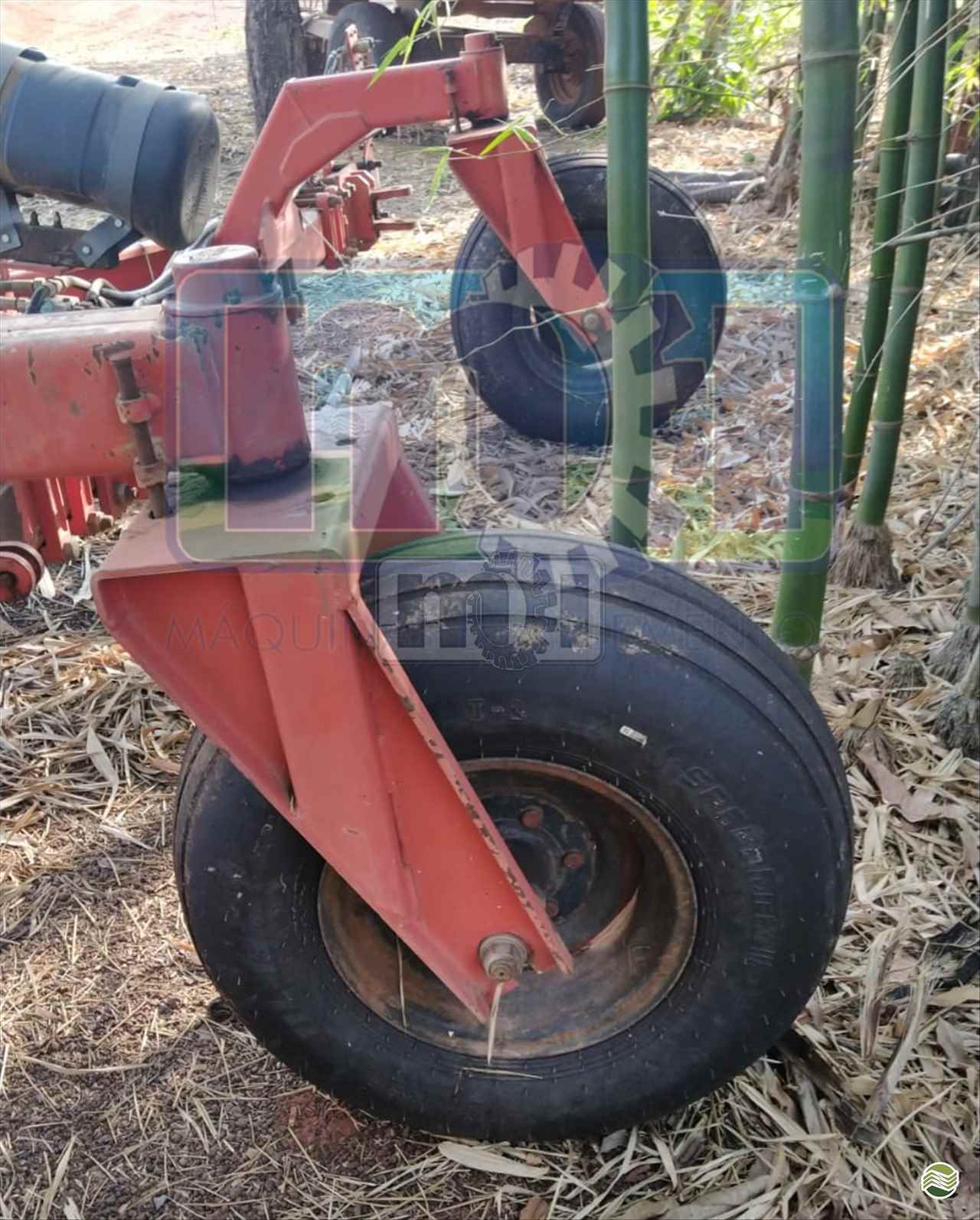 IMPLEMENTOS AGRICOLAS PLANTADEIRA TANDEM DE ACOPLAMENTO  11 LINHAS Moi Maquinas e Implementos Agricolas PORTO NACIONAL TOCANTINS TO