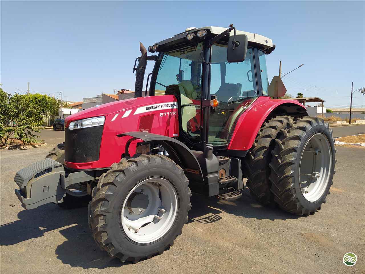 MF 6711 de Gomagril Máquinas Agrícolas