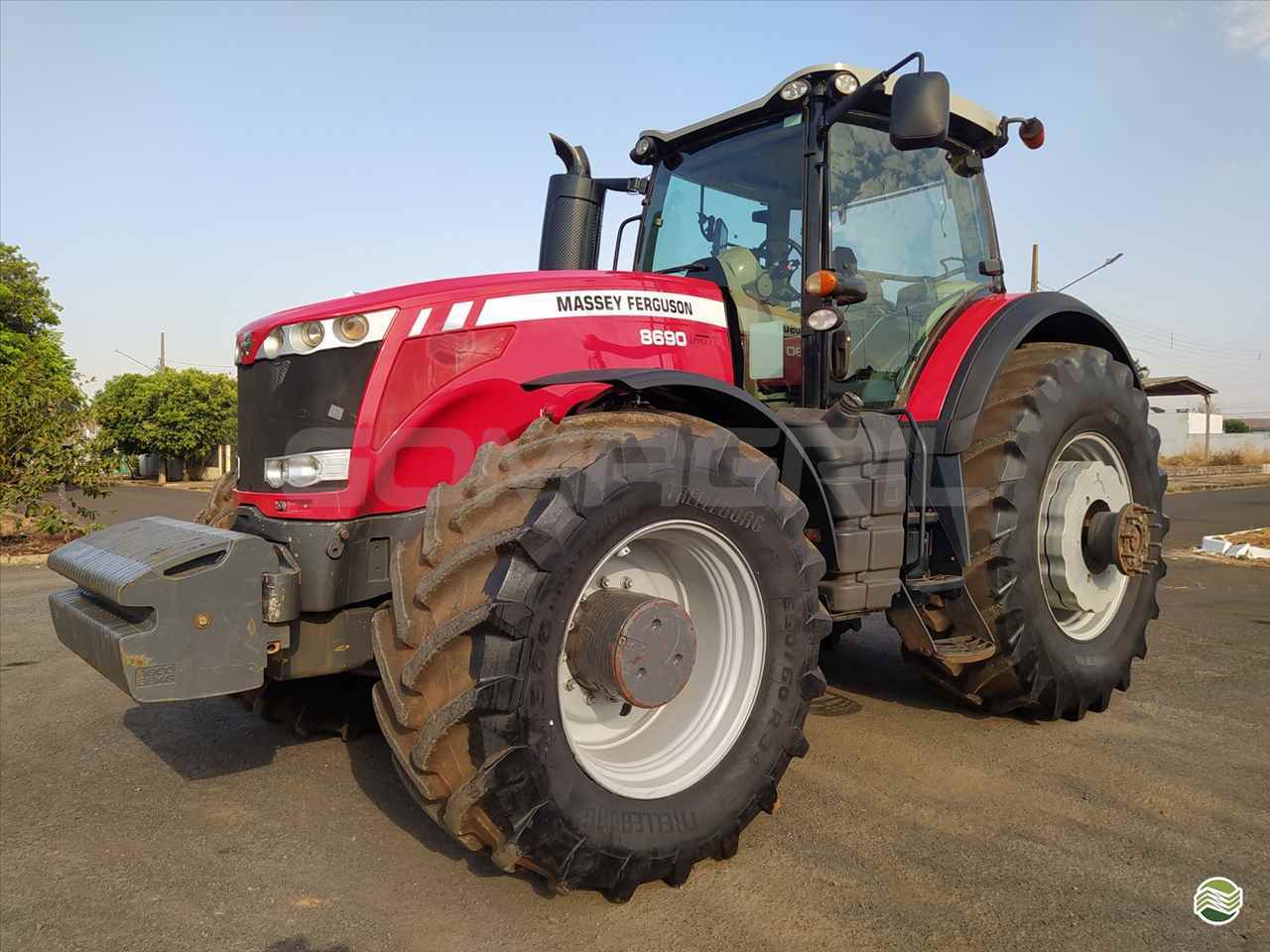 MF 8690 de Gomagril Máquinas Agrícolas