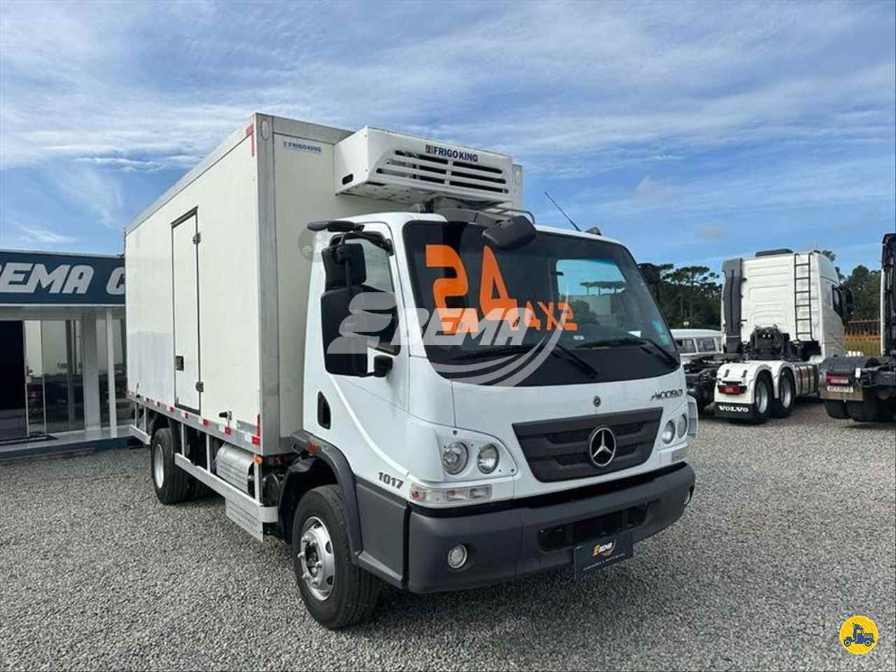 CAMINHAO MERCEDES-BENZ MB 1016 Baú Térmico 3/4 4x2 Ebema Caminhões SAO JOSE DOS PINHAIS PARANÁ PR