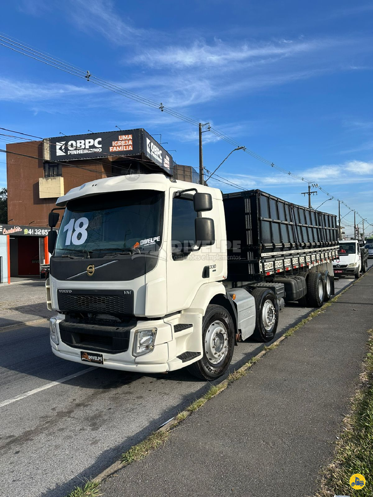CAMINHAO VOLVO VOLVO VM 330 Boiadeiro BiTruck 8x2 DIVELPE Caminhões e Implementos CURITIBA PARANÁ PR