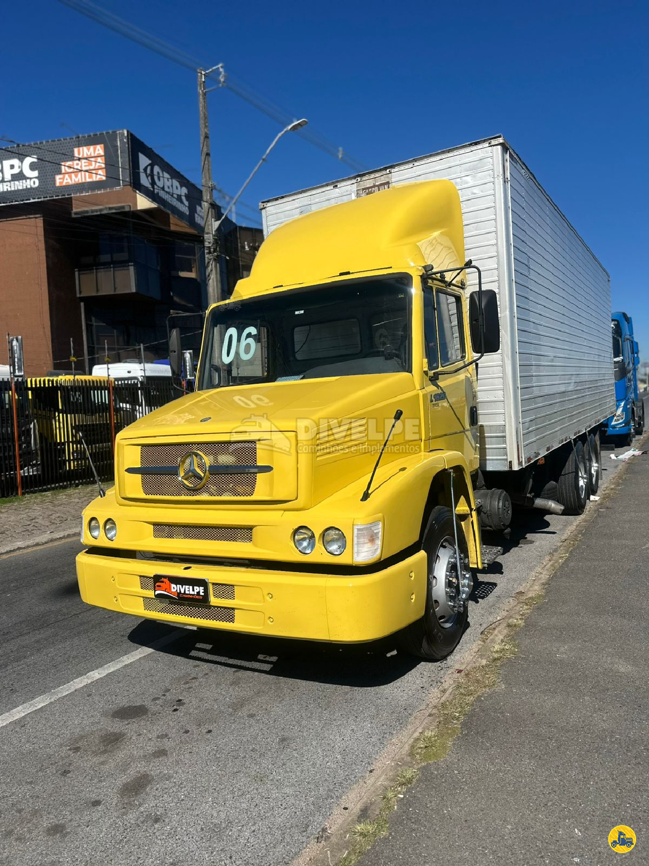CAMINHAO MERCEDES-BENZ MB 1620 Baú Furgão Truck 6x2 DIVELPE Caminhões e Implementos CURITIBA PARANÁ PR