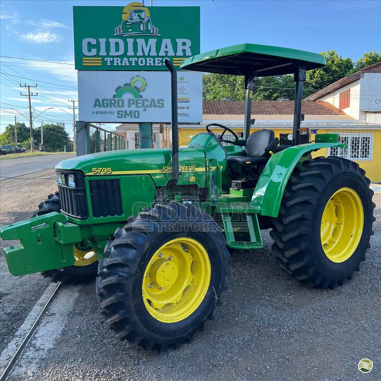 TRATOR JOHN DEERE JOHN DEERE 5705 Tração 4x4 Cidimar Tratores SAO MIGUEL DO OESTE SANTA CATARINA SC